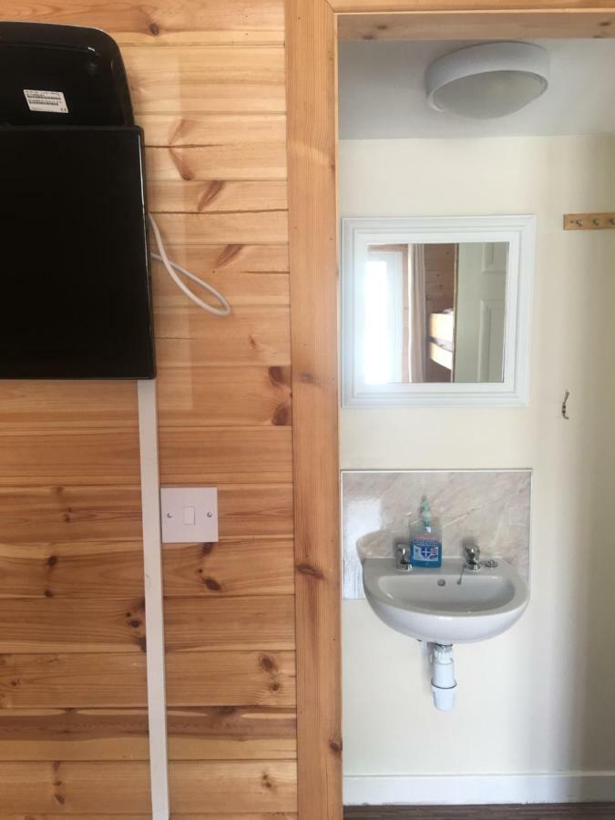 דרמנדרוכיט 1 Lochness Rooms&Hostel מראה חיצוני תמונה